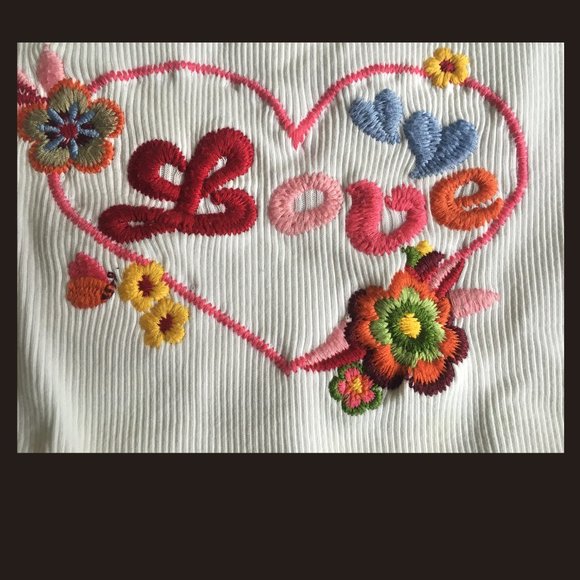 Children's Place heart embroidered T-shirt. 5-6. - Picture 2 of 4